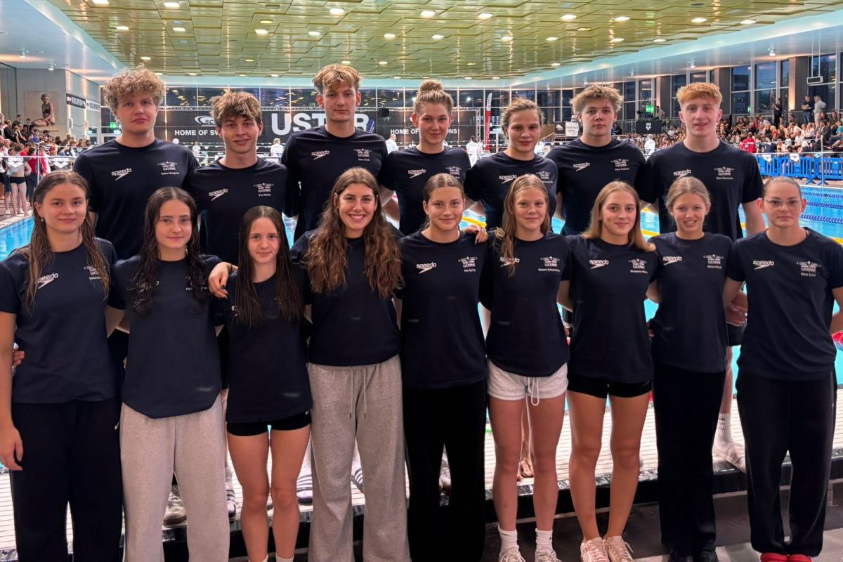 Obere Reihe, von links: Ruben Burgener, Eric Köhler, Nino Grob, Linn Grob, Angélique Brugger, Péter Kopacsi, Gian Germann  Untere Reihe, von links: Valentina Burri, Maayana Wagner, Yara Küng, Leona Giaimo, Mia Spring, Noemi Schumacher, Shayenne Waser, Ginny Monti, Elina Suter